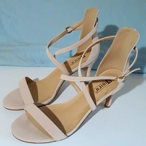 DIDIFU strappy Ivory healed shoes size 8